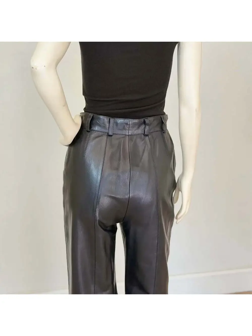 Escada - Picture 7 of 9